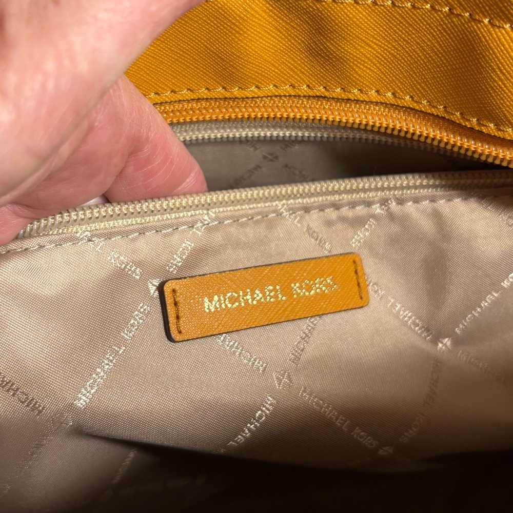 Michael Kors-NWOT Jet Set Logo Shoulder Bag Marigold/Signature Print. Gold chain - Picture 13 of 16